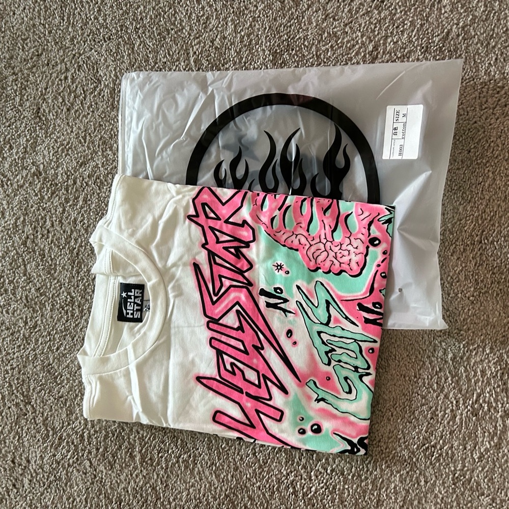 New white hell star tee shirt. I’m great condition with bag.